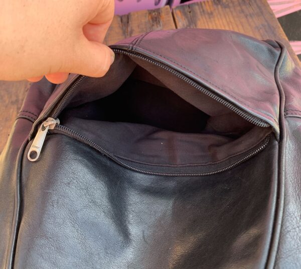 SUPER CUTE! 1990S POLISHED LEATHER ESPRIT BACKPACK TOP SNAP CLOSURE