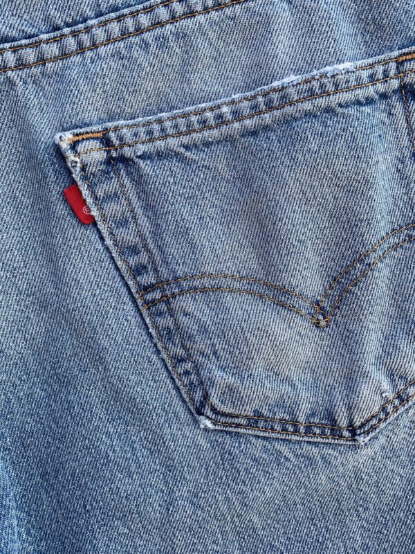 LEVIS 550 DISTRESSED DENIM CUT-OFF JORTS SHORTS FRAYED HEM