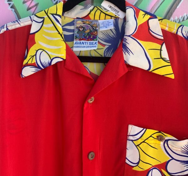 BRIGHT TROPICAL FLORAL & HULA GIRL PRINT SHORT SLEEVE BUTTON UP SILK HAWAIIAN SHIRT