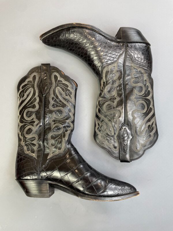 WOW! STUNNING! POINTED TOE, CROC EMBOSSED, SCALLOPED SHAFT DECORATIVE COWBOY BOOTS