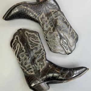 Photo detail:WOW! STUNNING! POINTED TOE, CROC EMBOSSED, SCALLOPED SHAFT DECORATIVE COWBOY BOOTS
