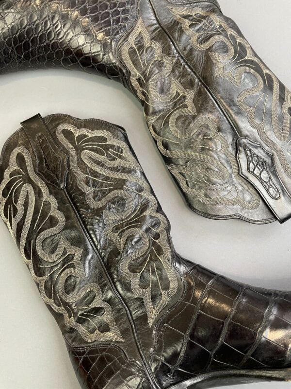 WOW! STUNNING! POINTED TOE, CROC EMBOSSED, SCALLOPED SHAFT DECORATIVE COWBOY BOOTS