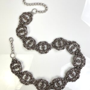 Photo detail:ANTIQUE SILVER ORNATE MEDALLION CHAIN BELT