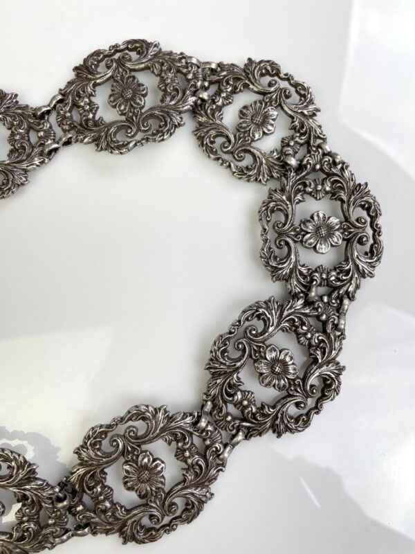 ANTIQUE SILVER ORNATE MEDALLION CHAIN BELT
