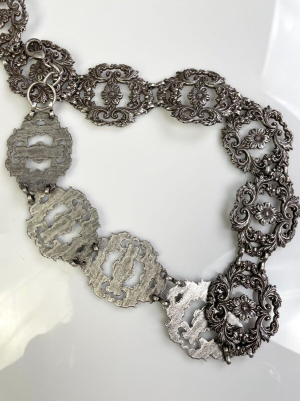ANTIQUE SILVER ORNATE MEDALLION CHAIN BELT