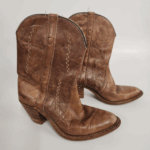 CUTE! 1970S SHORT STACKED HEEL LEATHER COWBOY BOOTIES, FUNKY STITCHING