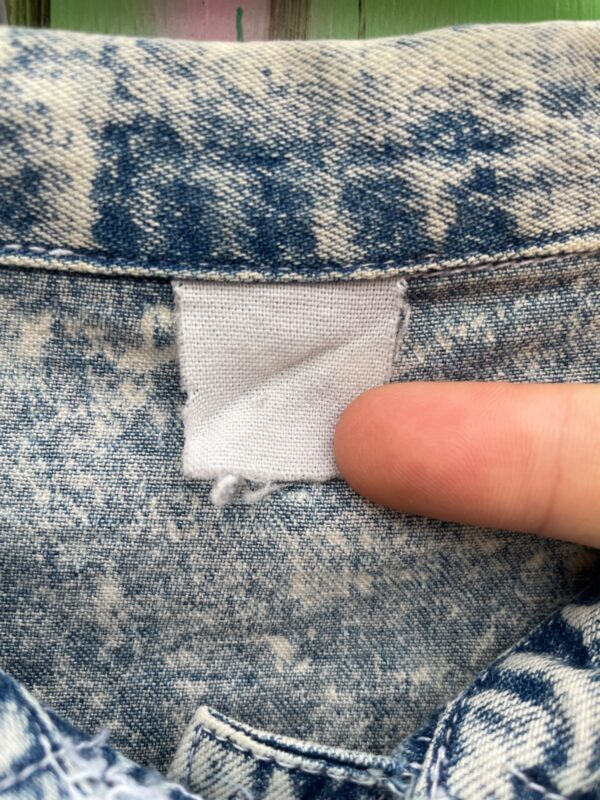 *AS-IS* 1980S CROPPED ACID WASH LIGHT WEIGHT DENIM JACKET, ZIPPER DETAILS