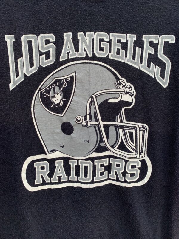 RETRO NFL LOS ANGELES RAIDERS HELMET GRAPHIC SINGLE STITCH T-SHIRT
