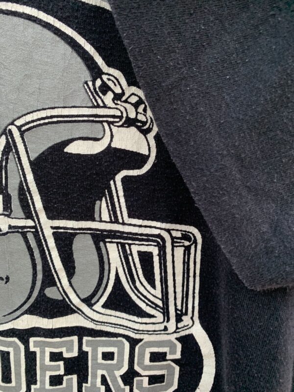 RETRO NFL LOS ANGELES RAIDERS HELMET GRAPHIC SINGLE STITCH T-SHIRT