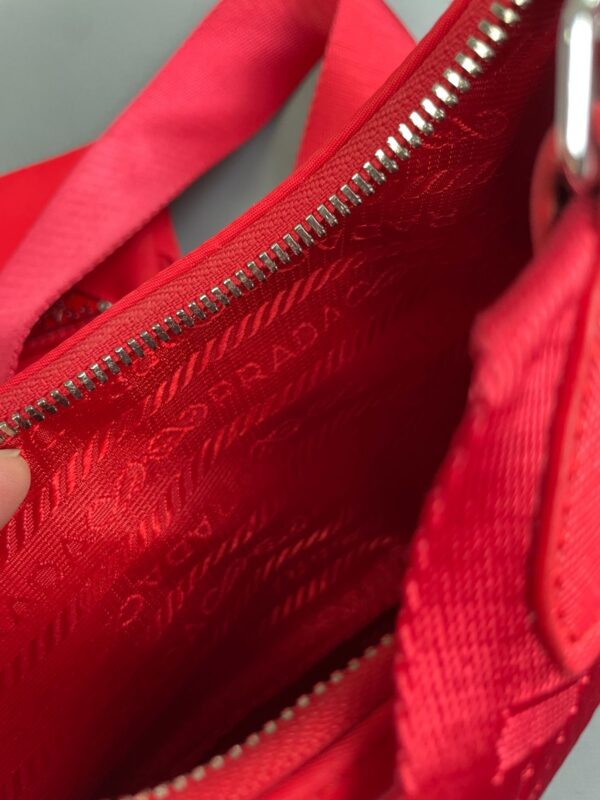 CUTE! RE-EDITION 2005 RE-NYLON SHOULDER BAG ATTACHED MINI ZIPPER POUCH CHAIN STRAP - FAUX