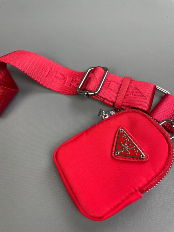 CUTE! RE-EDITION 2005 RE-NYLON SHOULDER BAG ATTACHED MINI ZIPPER POUCH CHAIN STRAP - FAUX