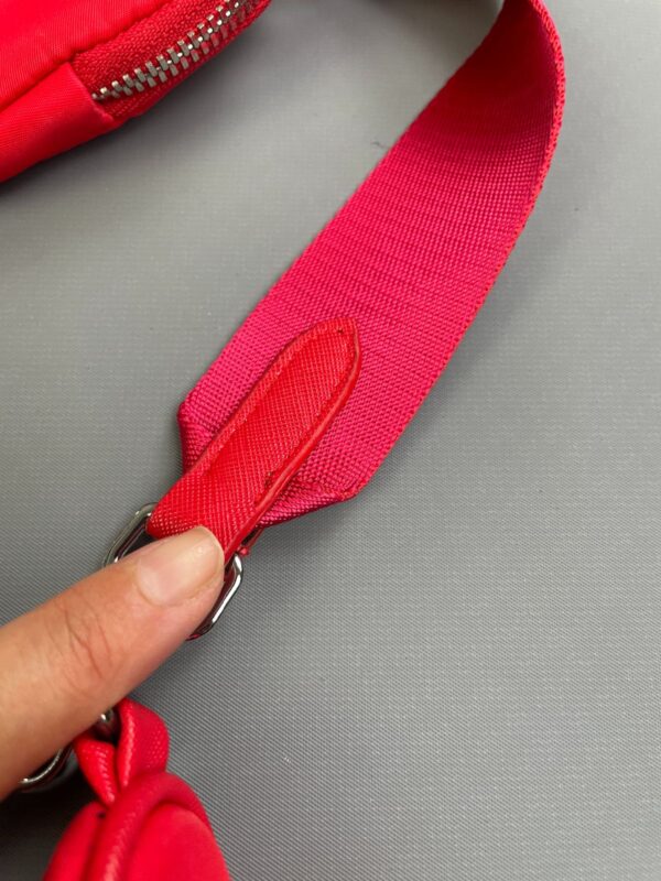 CUTE! RE-EDITION 2005 RE-NYLON SHOULDER BAG ATTACHED MINI ZIPPER POUCH CHAIN STRAP - FAUX