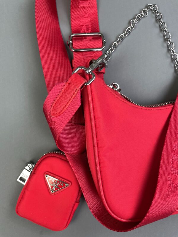 CUTE! RE-EDITION 2005 RE-NYLON SHOULDER BAG ATTACHED MINI ZIPPER POUCH CHAIN STRAP - FAUX