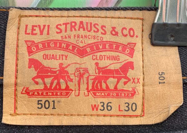 LEVIS 501 DARK DENIM JEANS W/ CONTRAST STITCH 36X30