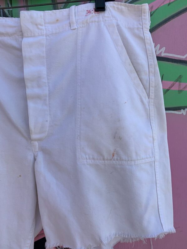 *AS-IS* RAD! 1960S RETRO DISTRESSED WHITE COTTON CUT OFF WORKWEAR SHORTS LONGER CUT