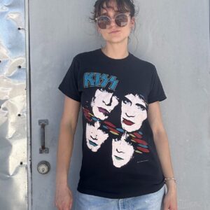 Photo detail:KISS ASYLUM 1985-86 WORLD TOUR BAND FACES 100% COTTON GRAPHIC T-SHIRT