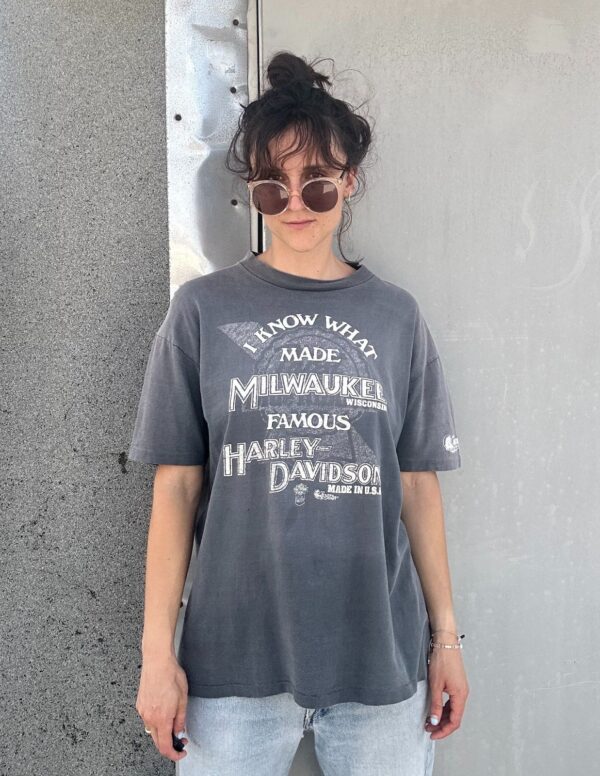 *AS-IS* HARLEY DAVIDSON I KNOW WHAT MADE MILWAUKEE FAMOUS 100% COTTON MADE IN USA SINGLE STITCH GRAPHIC T-SHIRT