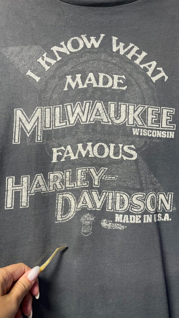 *AS-IS* HARLEY DAVIDSON I KNOW WHAT MADE MILWAUKEE FAMOUS 100% COTTON MADE IN USA SINGLE STITCH GRAPHIC T-SHIRT