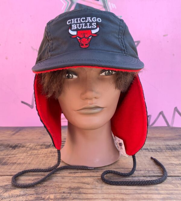 RAD! 1990S EMBROIDERED CHICAGO BULLS NYLON FLEECE LINED HAT