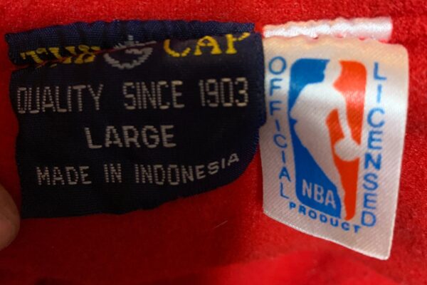 RAD! 1990S EMBROIDERED CHICAGO BULLS NYLON FLEECE LINED HAT
