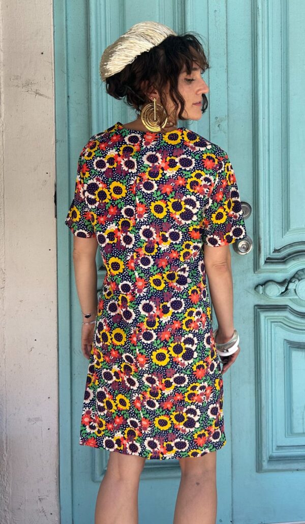 SO CUTE!!! 1960S FUNKY FLORAL PRINT SHORT SLEEVE SHIFT DRESS, TALON ZIPPER