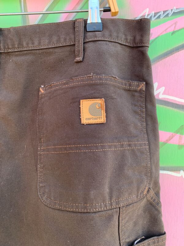 NICE! PERFECTLY DISTRESSED ESPRESSO BROWN CARHARTT WORKWEAR PANTS
