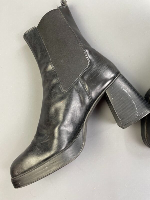 SUPER RAD! MADE IN SPAIN! GEOMETRIC CHUNKY HEEL SQUARE TOE LEATHER BOOTIES MIDDLE SEAM DETAIL