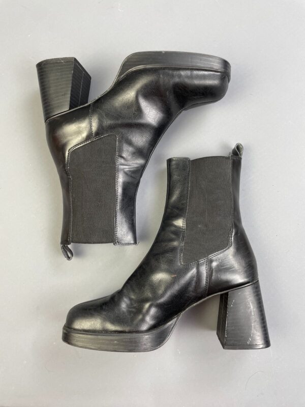 SUPER RAD! MADE IN SPAIN! GEOMETRIC CHUNKY HEEL SQUARE TOE LEATHER BOOTIES MIDDLE SEAM DETAIL