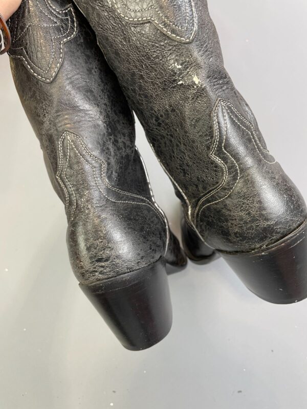 *AS-IS* MADE IN MEXICO! GORGEOUS! SUPER SOFT HIGH STACKED HEEL DECORATIVE GOAT LEATHER SNIP TOE COWBOY BOOTS, SILVER PIPING & INLAY