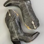 *AS-IS* MADE IN MEXICO! GORGEOUS! SUPER SOFT HIGH STACKED HEEL DECORATIVE GOAT LEATHER SNIP TOE COWBOY BOOTS, SILVER PIPING & INLAY