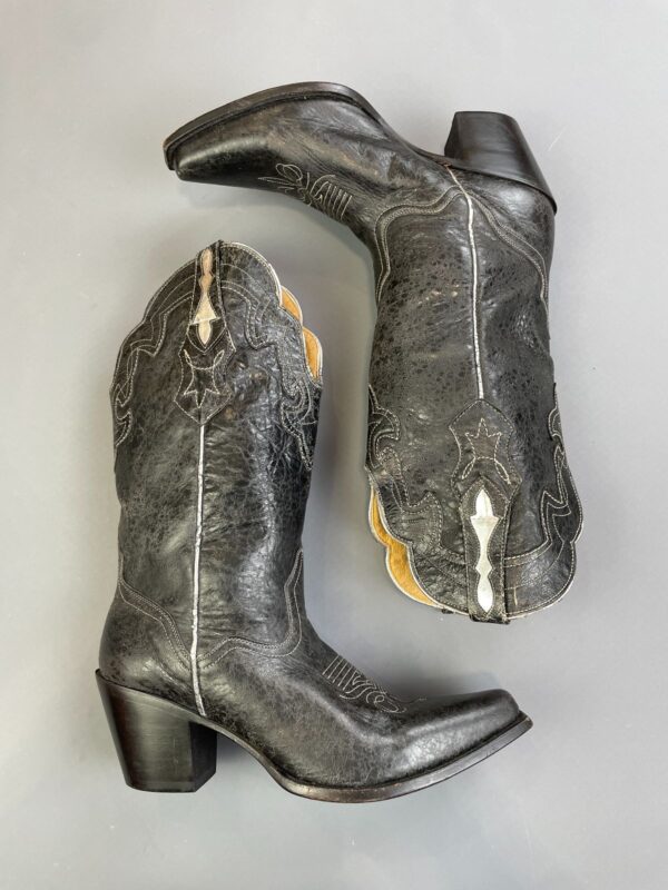 *AS-IS* MADE IN MEXICO! GORGEOUS! SUPER SOFT HIGH STACKED HEEL DECORATIVE GOAT LEATHER SNIP TOE COWBOY BOOTS, SILVER PIPING & INLAY
