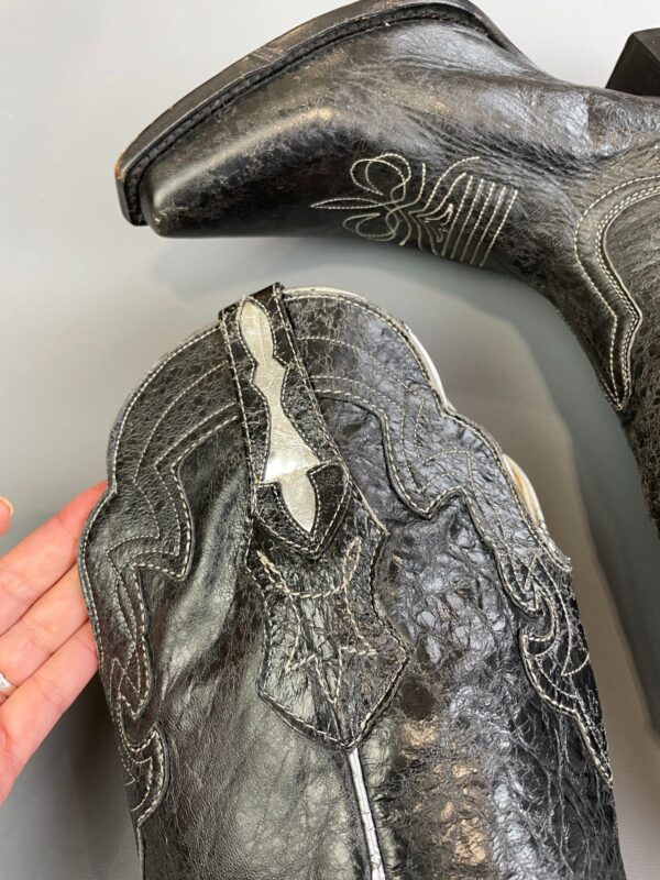 *AS-IS* MADE IN MEXICO! GORGEOUS! SUPER SOFT HIGH STACKED HEEL DECORATIVE GOAT LEATHER SNIP TOE COWBOY BOOTS, SILVER PIPING & INLAY