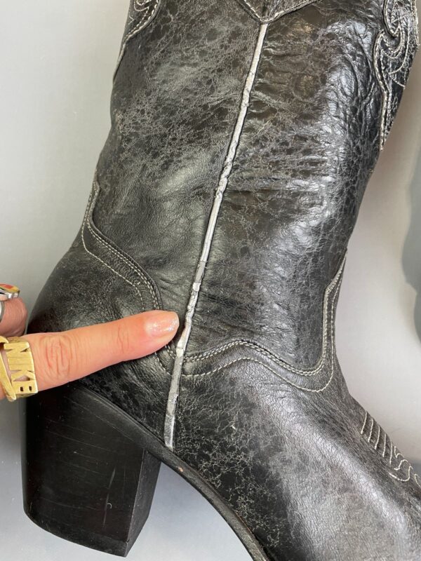 *AS-IS* MADE IN MEXICO! GORGEOUS! SUPER SOFT HIGH STACKED HEEL DECORATIVE GOAT LEATHER SNIP TOE COWBOY BOOTS, SILVER PIPING & INLAY
