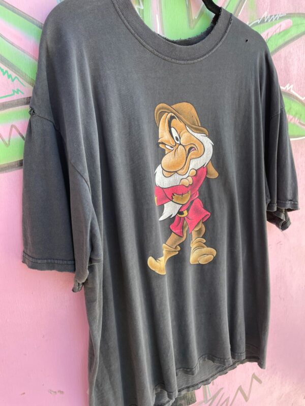 THRASHED FADED DISNEY GRUMPY SNOW WHITE 7 DWARFS  T-SHIRT
