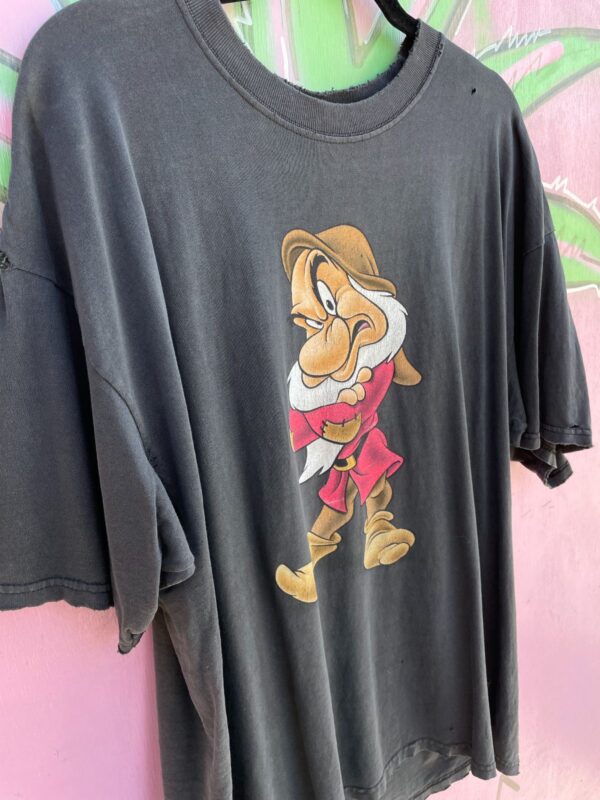 THRASHED FADED DISNEY GRUMPY SNOW WHITE 7 DWARFS  T-SHIRT