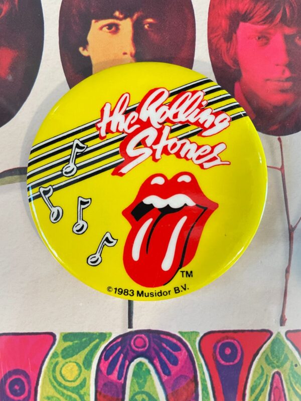 1983 ASSORTED DEADSTOCK ROLLING STONES BUTTON YELLOW