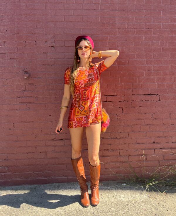SO FREAKIN CUTE! SLINKY 1960S AZTEC PRINT SHORT SLEEVE MINI DRESS