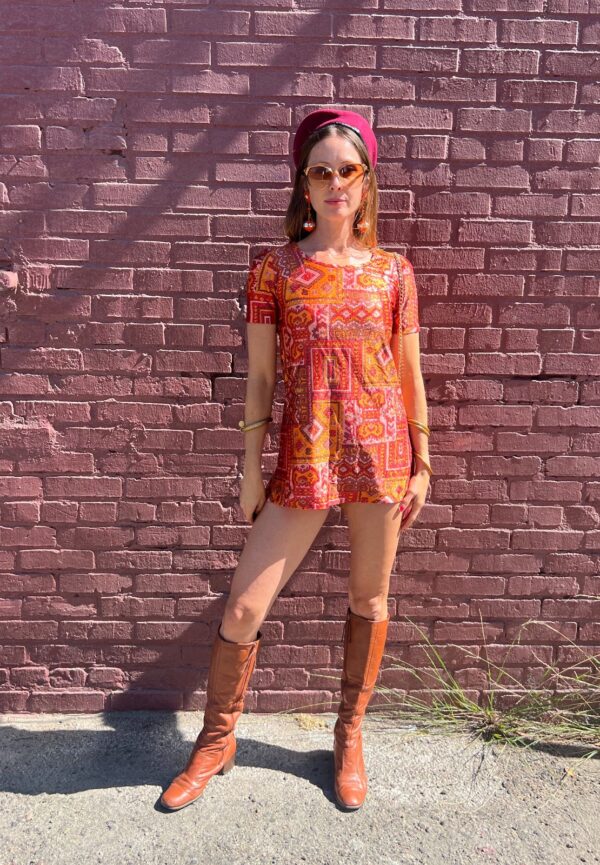 SO FREAKIN CUTE! SLINKY 1960S AZTEC PRINT SHORT SLEEVE MINI DRESS