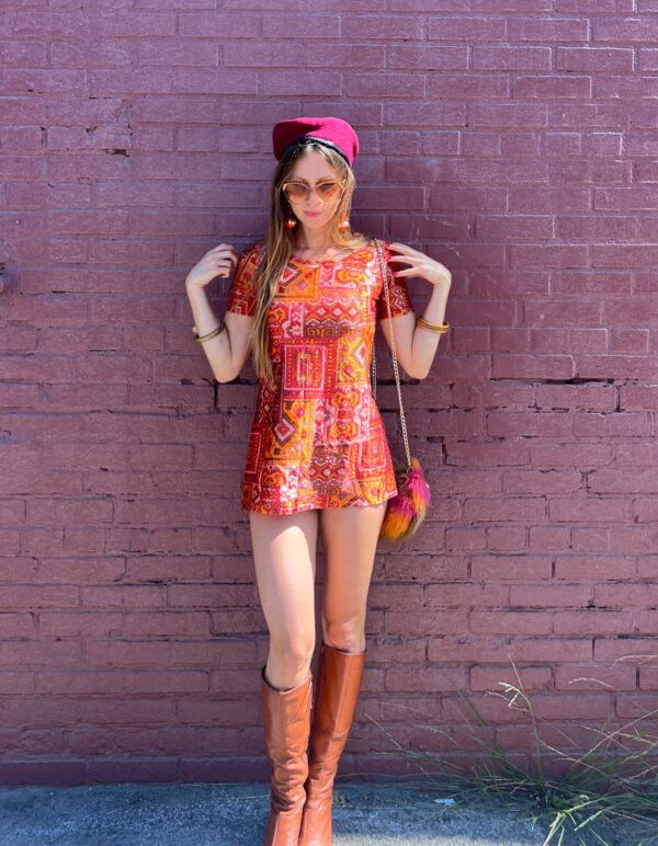 SO FREAKIN CUTE! SLINKY 1960S AZTEC PRINT SHORT SLEEVE MINI DRESS