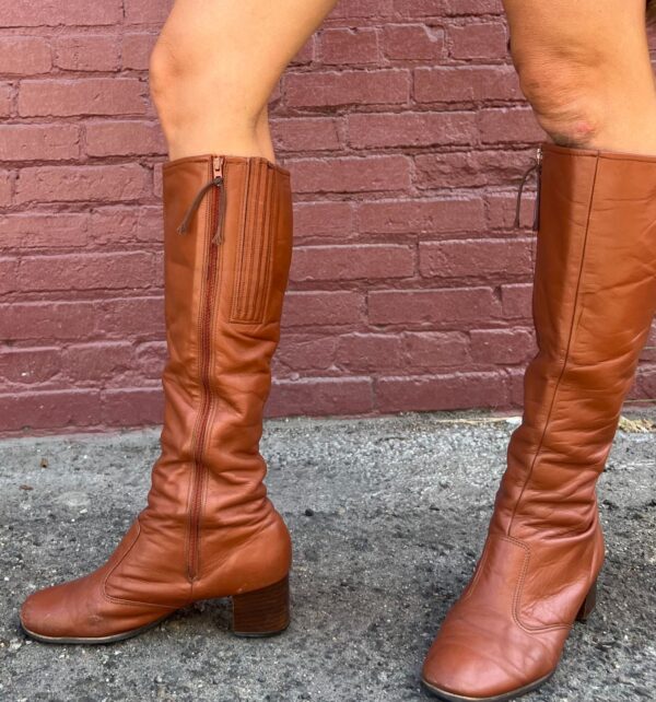 TRUE VINTAGE! 1960S-70S BUTTER SOFT KNEE HIGH BOOTS ROUND TOE & CHUNKY BLOCK HEEL, TALON ZIPPER