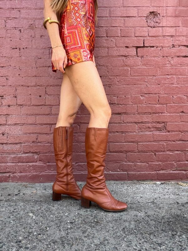 TRUE VINTAGE! 1960S-70S BUTTER SOFT KNEE HIGH BOOTS ROUND TOE & CHUNKY BLOCK HEEL, TALON ZIPPER