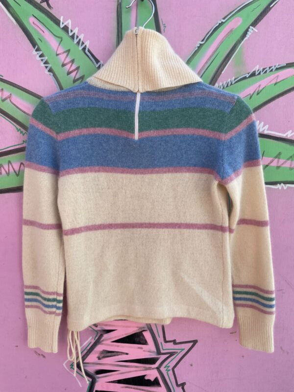ADORABLE! 1970S-80S MADE IN HONG KONG PASTEL FUZZY LAMBSWOOL & ANGORA BLEND SWEATER, QUARTER ZIP