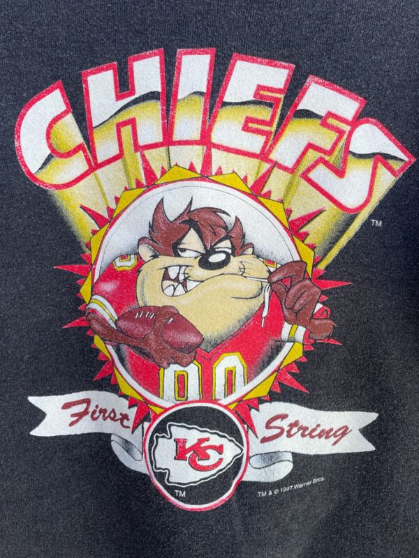 KIDS TAZ KANSAS CITY CHIEFS FIRST STRING 1997 GRAPHIC SWEATSHIRT