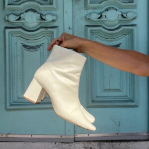 Photo detail:SQUARE TOE CREME PATENT LEATHER / VINYL CHELSEA BOOTS, CHUNKY HEEL