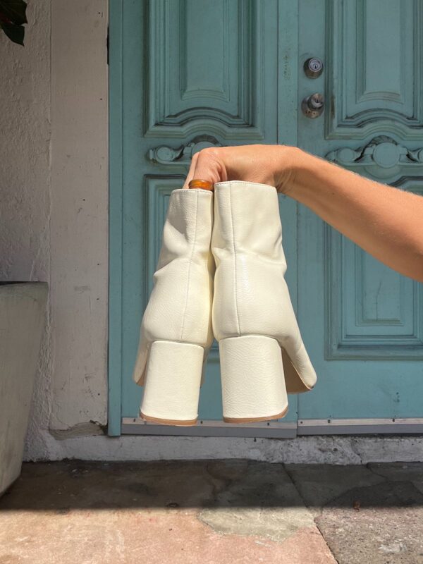 SQUARE TOE CREME PATENT LEATHER / VINYL CHELSEA BOOTS, CHUNKY HEEL