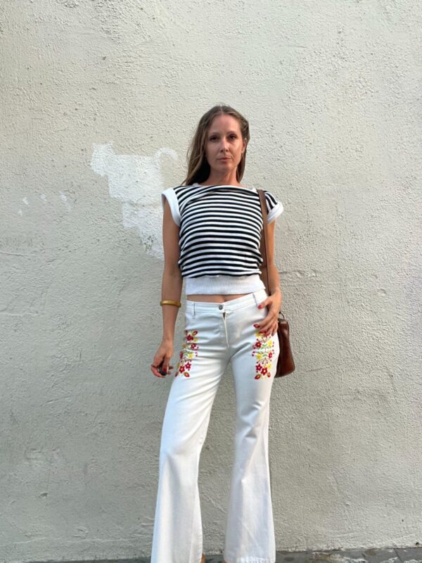 AS-IS *AS IS* ADORABLE!!! 1960S-70S FLORAL EMBROIDERED WHITE BELL BOTTOM JEANS