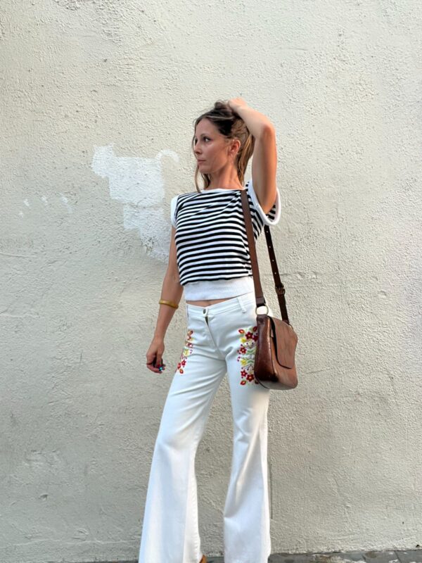 AS-IS *AS IS* ADORABLE!!! 1960S-70S FLORAL EMBROIDERED WHITE BELL BOTTOM JEANS