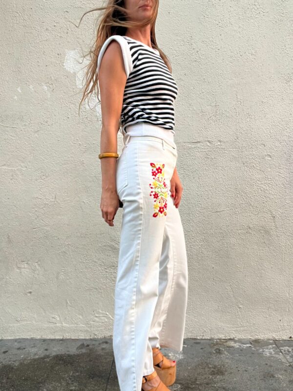 AS-IS *AS IS* ADORABLE!!! 1960S-70S FLORAL EMBROIDERED WHITE BELL BOTTOM JEANS