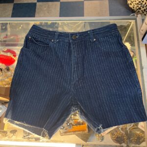 Photo detail:1980S DARK WASH PIN STRIPED DENIM CUT OFF SHORTS RAW HEM