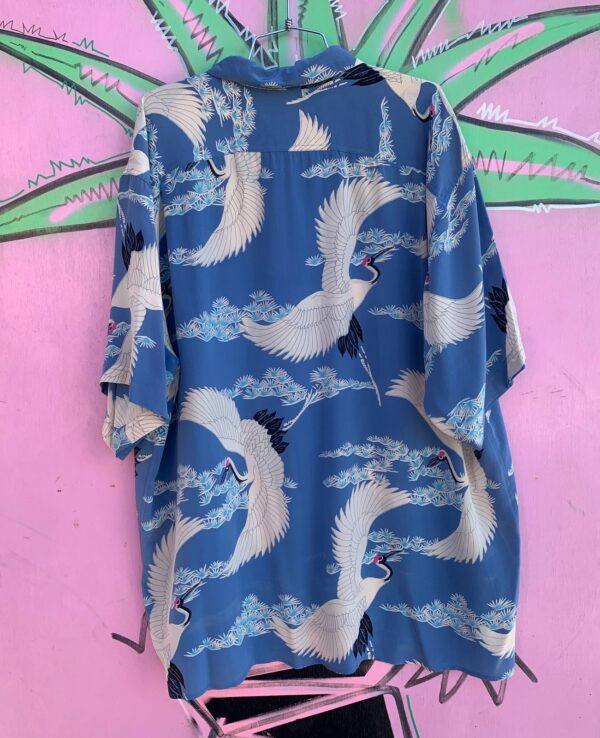 *AS-IS* GORGEOUS! 100% SILK ORIENTAL CRANE PRINT HAWAIIAN SHIRT, COCONUT BUTTONS